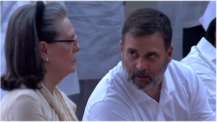 കേരള നേതാക്കളോട് രാഹുൽ ഗാന്ധിയുടെ 3 ചോദ്യം! ആരാണ് ഈ ശക്തി പ്രകടനങ്ങൾക്ക് പിന്നിൽ, അതിനുള്ള സാഹചര്യമെന്ത്? പാർട്ടി പറഞ്ഞാൽ അവസാനിക്കുമോ?