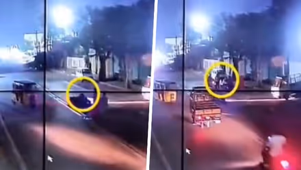 Viral Video: Hyderabad Auto Driver Rams Thief’s Bike to Stop Chain Snatching (WATCH)