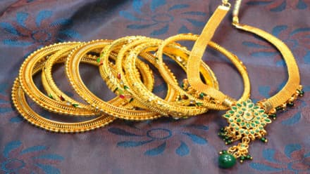 सोने आणि चांदी किंमतीला लागला ब्रेक, सोने किती रुपयांनी स्वस्त