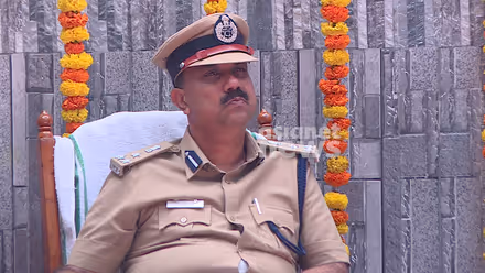 കൈക്കൂലി കേസ്; ജയിൽ ഡിഐജി വിനോദ് കുമാറിന് സംരക്ഷണം, സസ്പെന്‍റ് ചെയ്യാൻ നടപടിയില്ല