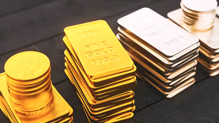 Gold Price : सोनं पुन्हा महागलं! चांदीचे भावही वाढले; रक्षाबंधनाच्या मुहूर्तावर काय आहे आजचा दर?