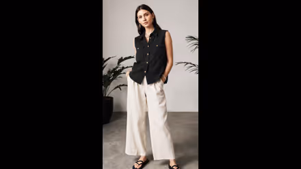 ऑफिससाठी 6 स्टायलिश स्लीव्हलेस कॉटन शर्ट डिझाइन्स, लगेच ट्राय करा