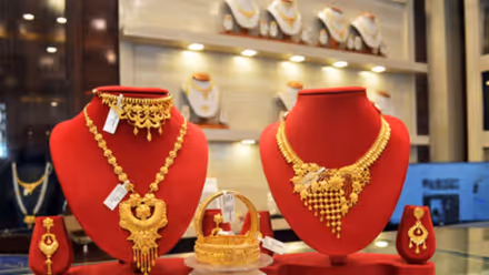 Gold-Silver Price : सोने-चांदीचे भाव स्थिर, खरेदी करण्यापूर्वी जाणून घ्या दिल्ली-मुंबईसह तुमच्या शहरातील आजचे ताजे दर