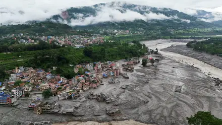Nepal Flood: ग्लेशियर टूटने से 100 KM तक तबाही, चीन से बिहार तक सैलाब, असल में क्या और कहां हुआ?