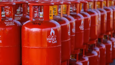 LPG Booking Rules: ১ নভেম্বর থেকে গ্যাস বুকিংয়ের ক্ষেত্রে আসছে বড় বদল! এই কাজ না করলে বন্ধ হয়ে যাবে পরিষেবা