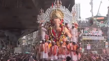 Lalbaugcha Raja Visarjan 2026 Photos : 'ही शान कोणाची...लालबागच्या राजाची', भाविकांकडून विसर्जन मिरवणूकीत जल्लोष