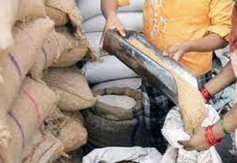 WB Ration Update: পুজোয় বিরাট উপহার খাদ্য দফতরের, রেশনে বিনামূল্যে মিলবে চিনি-ময়দা