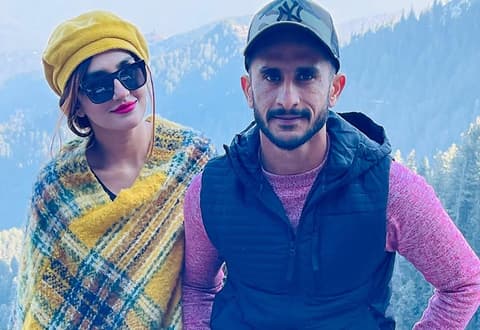 IND vs PAK: जबरदस्त सौंदर्याने लक्ष वेधते पाकिस्तानी क्रिकेटर हसन अलीची पत्नी, जाणून घ्या काय करते सामिया