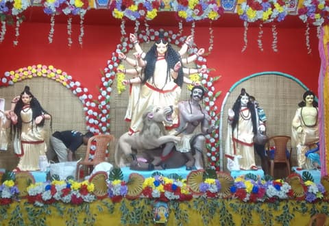 Durga Puja 2026: কলকাতার ব্লু লাইন মেট্রোর কোন স্টেশনে বিখ্যাত মণ্ডপ দেখতে পাবেন?