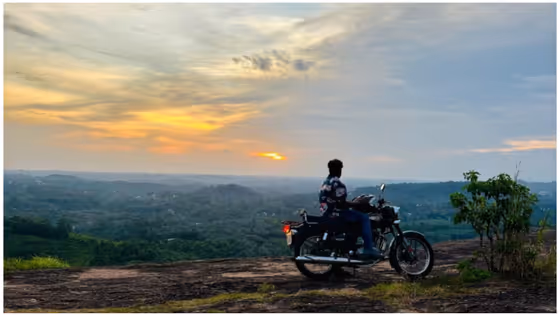 വിശാലമായ പാറമുകളിലേയ്ക്ക് വാഹനം ഓടിച്ച് കയറ്റാം, സൺസെറ്റ് ആസ്വദിക്കാം; ഇതാ അനന്തപുരിയിലെ ഒരു കിടിലം സ്പോട്ട്