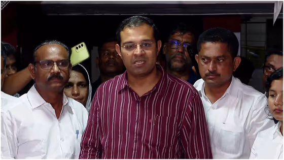 മലയിടംതുരുത്തിൽ ആശ്വാസം, ഫോർമുല അംഗീകരിച്ച് ഇരുവിഭാഗവും, ദളിത് കുടുംബങ്ങളെ കുടിയിറക്കില്ല, പുതിയ വീട് വെച്ച് നൽകുമെന്ന് മന്ത്രി; സമരം അവസാനിപ്പിച്ചു