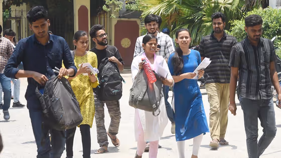 Govt Job: ரயில்வேயில் 400 புதிய வேலைகள்! எழுத்துத் தேர்வு எப்போ தெரியுமா?