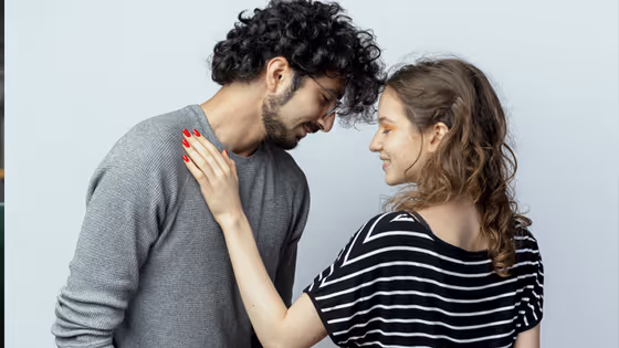 Relationships Tips: সম্পর্কের মধ্যে একঘেয়েমি কাটিয়ে তুলতে চান? রইল ছোট-ছোট বেশ কয়েকটি টিপস