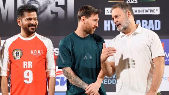Rahul Gandhi with Messi: மெஸ்ஸியுடன் கூலாக உரையாடிய ராகுல் காந்தி.. ரசிகர்கள் ஆரவாரம்..