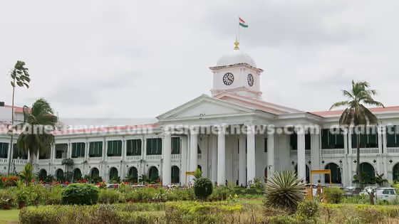 ನೌಕರರಿಗೆ ಸಂಬಳ, ಪಿಂಚಣಿ ನೀಡಲು ಕೇರಳದಲ್ಲಿ ತತ್ವಾರ