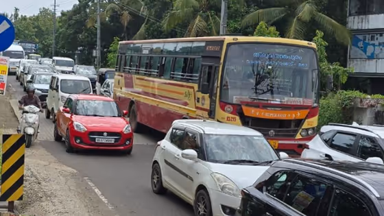 ഈ വഴി പോകുന്നവരും ശ്രദ്ധിക്കുക! ഓണത്തിരക്കിൽ സൂചി കുത്താൻ ഇടമില്ല, ദേശീയ പാതയിൽ മുടിക്കോട് മുതല്‍ പീച്ചി റോഡ് ജംഗ്ഷന്‍ വരെ ഗതാഗതക്കുരുക്ക്