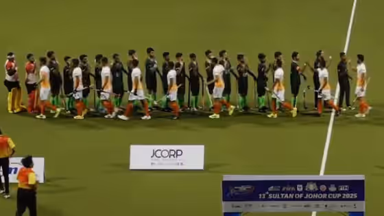 ಜೋಹರ್‌ ಕಪ್: ಹಾಕಿ ಪಂದ್ಯದಲ್ಲಿ ಭಾರತ-ಪಾಕ್‌ ಹ್ಯಾಂಡ್‌ಶೇಕ್‌!