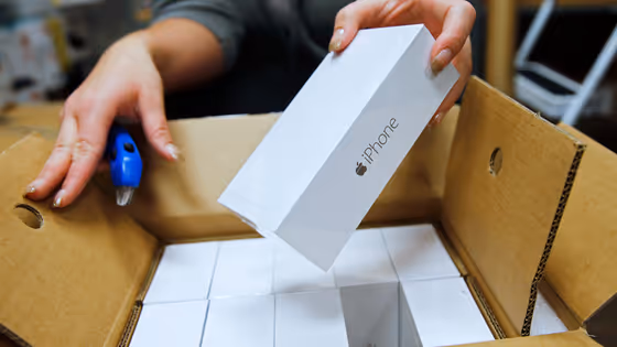 iPhone 20 ಫೀಚರ್ಸ್ ಲೀಕ್, ಅಂಡರ್ ಡಿಸ್ಪಲೇ ಕ್ಯಾಮೆರಾಗೆ ಬೆಚ್ಚಿಬಿದ್ದ ಟೆಕ್ ಜಗತ್ತು, ಫುಲ್ ಗ್ಲಾಸ್ ಬಾಡಿ ಡಿಸೈನ್ಗೆ ನೆಟ್ಟಿಗರು ಶಾಕ್