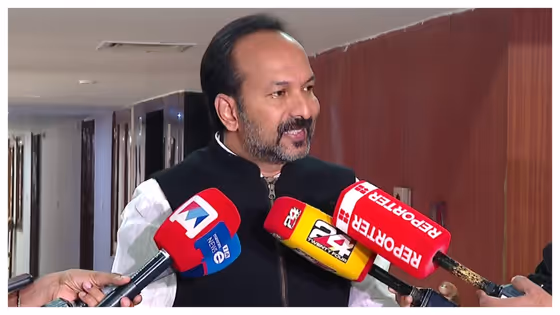 'പാട്ടിനെ പേടിക്കുന്ന പാർട്ടിയായോ സിപിഎം? പരാതി പാരഡിയേക്കാൾ വലിയ കോമഡി': പി സി വിഷ്ണുനാഥ്