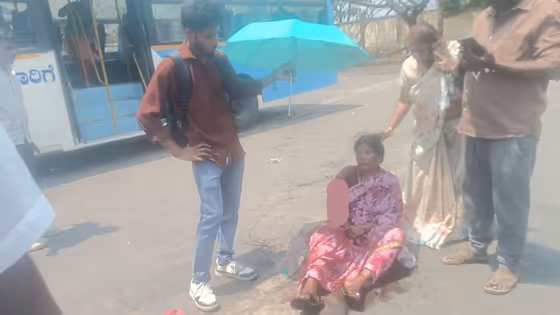 KSRTC ಬಸ್ ಸೀಟು ಹಿಡಿಯಲು ಹೋಗಿ ಚಕ್ರದಡಿಗೆ ಸಿಲುಕಿದ ಮಹಿಳೆ: ನಜ್ಜುಗುಜ್ಜಾದ ಕೈ, ಆಸ್ಪತ್ರೆಗೆ ದಾಖಲು!