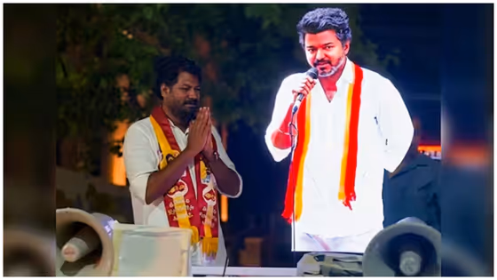 ഒരേസമയം അവിടെയും കണ്ടു, ഇവിടെയും കണ്ടു... വിജയ് ഡബിളാ ഡബിൾ; ഞെട്ടി വോട്ടർമാർ, തെരഞ്ഞെടുപ്പിൽ 'ഡിജിറ്റൽ' വിപ്ലവം തീർത്ത് ടിവികെ