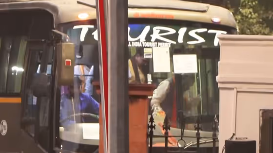 पीएम मोदी का स्पेशल डिनर: बसों से आए NDA सांसद, हर टेबल पर खास इंतजाम