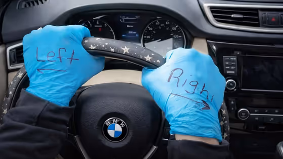 ಓ ಹೆಣ್ಮಗು ಹೆಣ್ಮಗು, ಲೆಫ್ಟ್ ರೈಟ್ ಗೊಂದಲಕ್ಕೆ ಕೈಯಲ್ಲೇ ಬರೆದು ಡ್ರೈವಿಂಗ್, ಅಡ್ಡ ಬರಬೇಡಿ ಅಷ್ಟೆ