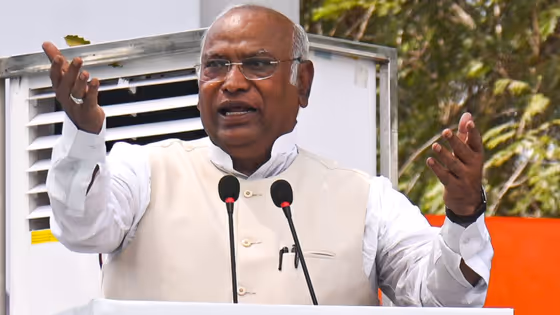 ಶಿಕ್ಷಣ ಸಂಸ್ಥೆಗಳಲ್ಲಿ ರಾಜಕಾರಣ ಯಾವತ್ತೂ ಬರಬಾರದು: ಮಲ್ಲಿಕಾರ್ಜುನ ಖರ್ಗೆ