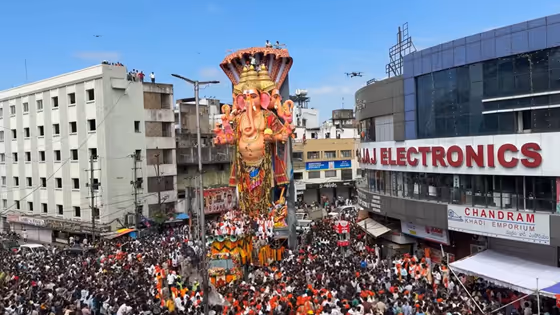 ఖైరతాబాద్ వినాయకుడిని తీసుకెళ్లే ట్రక్ ఎంత స్పీడుతో వెళ్తుంది? డ్రైవర్కి ఎంత జీతమిస్తారో తెలుసా?