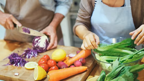 ക്യാൻസർ സാധ്യത കുറയ്ക്കുന്ന എട്ട് ഭക്ഷണങ്ങളിതാ...