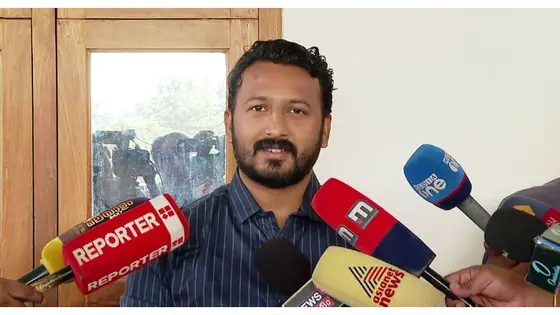 ലൈംഗിക ആരോപണത്തെത്തുടർന്നുള്ള വിവാദ കൊടുങ്കാറ്റിനിടെ രാഹുൽ മാങ്കൂട്ടത്തിൽ ശബരിമലയിൽ