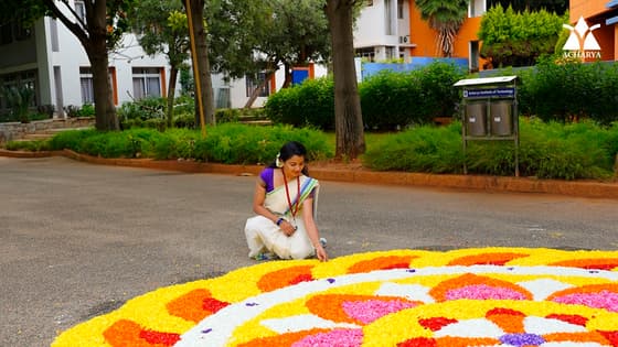 പൂക്കളം, തിരുവാതിര, ശിങ്കാരിമേളം... ഓണം അടിച്ചുപൊളിച്ച് ആചാര്യ
