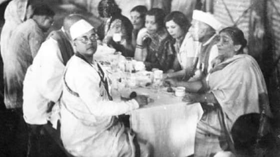 জেলে শুধু পালং শাক খেয়ে দিন কাটাতেন! খাদ্যরসিক নেতাজি কী খেতে ভালবাসতেন, জানেন?