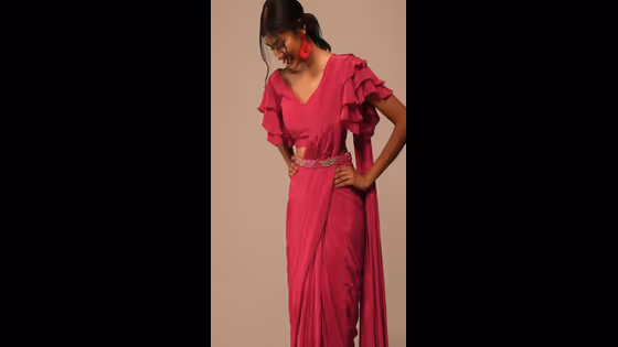 Frill Blouse Designs: ఫ్రిల్స్ తో బ్లౌజ్ కి డిజైనర్ లుక్... చీరకే అందం