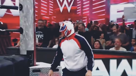 WWE RAW ನಲ್ಲಿ ಮುಖವಾಡಧಾರಿ ಯಾರು? ಇವರ ನಿಜವಾದ ಹೆಸರು ಏನು?