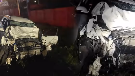 அதிகாலையிலேயே கோர விபத்து! இரண்டு கார்கள் நேருக்கு நேர் மோதல்! 5 பேர் சம்பவ இடத்திலேயே ப*லி