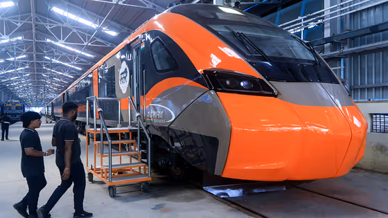 इन 2 शहरों के बीच दौड़ेगी पहली वंदे भारत स्लीपर ट्रेन, कितना होगा किराया?