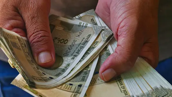 Monthly Income: প্রতি মাসে ৫০,০০০ টাকা সুদ চান? ব্যাঙ্কে কত টাকা রাখতে হবে জানেন?