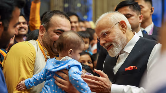 चीन में भारतीयों ने पीएम मोदी का किया शानदार स्वागत, देखें खास तस्वीरें