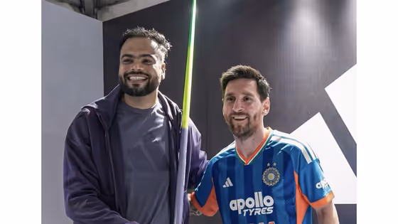 Lionel Messi meets Kuldeep Yadav, Sumit Antil; dons Team India jersey