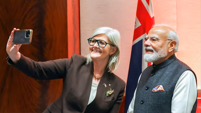 PM मोदी की ऑस्ट्रेलिया की लेडी गवर्नर के साथ 5 तस्वीरें: कभी ली सेल्फी तो कभी मुस्कुराते हुए मिले