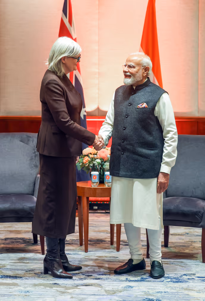 PM मोदी की ऑस्ट्रेलिया की लेडी गवर्नर के साथ 5 तस्वीरें: कभी ली सेल्फी तो कभी मुस्कुराते हुए मिले