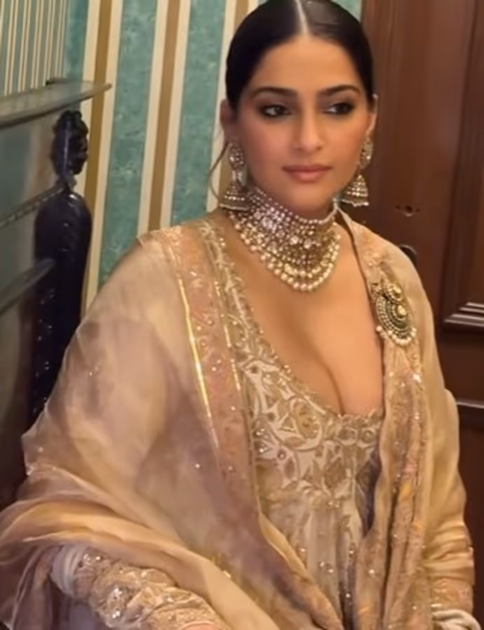 अनिल कपूर की बेटी का ग्लैमरस अंदाज, 7 PHOTO में सोनम कपूर का लेटेस्ट लुक