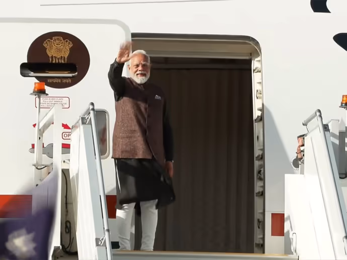 सेल्फी के बाद न्यूजीलैंड के लिए रवाना हुए PM मोदी, देखें ऑस्ट्रेलिया दौरे की 6 PHOTO