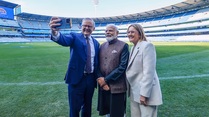 सेल्फी के बाद न्यूजीलैंड के लिए रवाना हुए PM मोदी, देखें ऑस्ट्रेलिया दौरे की 6 PHOTO