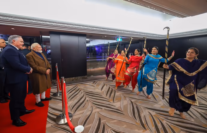 PM मोदी का न्यूजीलैंड में ग्रैंड वेलकम, देखें स्वागत से जुड़ी 7 PHOTOS