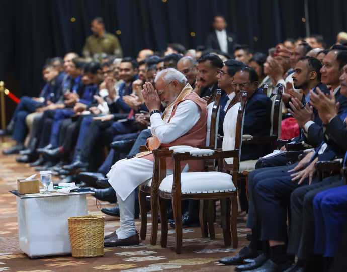 PM मोदी के ऐतिहासिक 3 देशों के दौरे की 15 तस्वीरें, हर भारतीय का सीना गर्व से चौड़ा कर देंगी