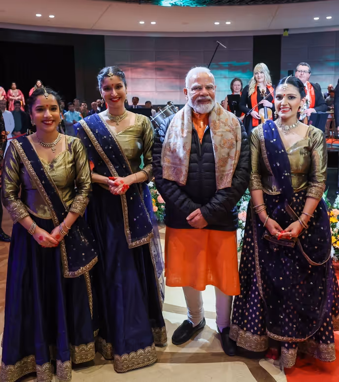 PM मोदी के ऐतिहासिक 3 देशों के दौरे की 15 तस्वीरें, हर भारतीय का सीना गर्व से चौड़ा कर देंगी