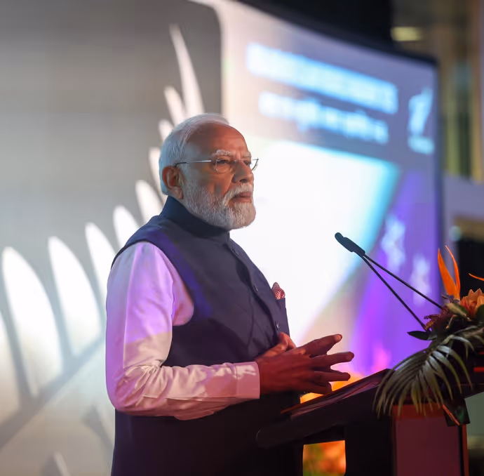 PM मोदी के ऐतिहासिक 3 देशों के दौरे की 15 तस्वीरें, हर भारतीय का सीना गर्व से चौड़ा कर देंगी