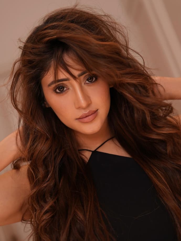 Lock Upp 2 की शिवांगी जोशी का ब्लैक अवतार, क्यूट गर्ल की देखें 6 PHOTOS